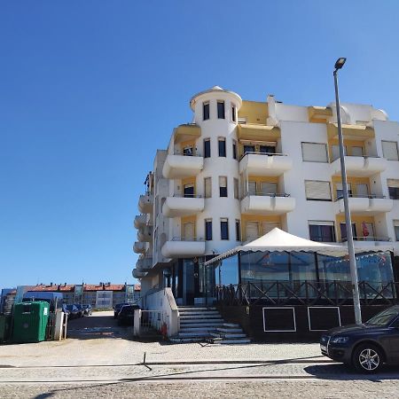 Apartment By The Beach! With Large Balcony! São Martinho do Porto Kültér fotó