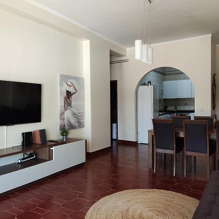 Apartment By The Beach! With Large Balcony! São Martinho do Porto Kültér fotó