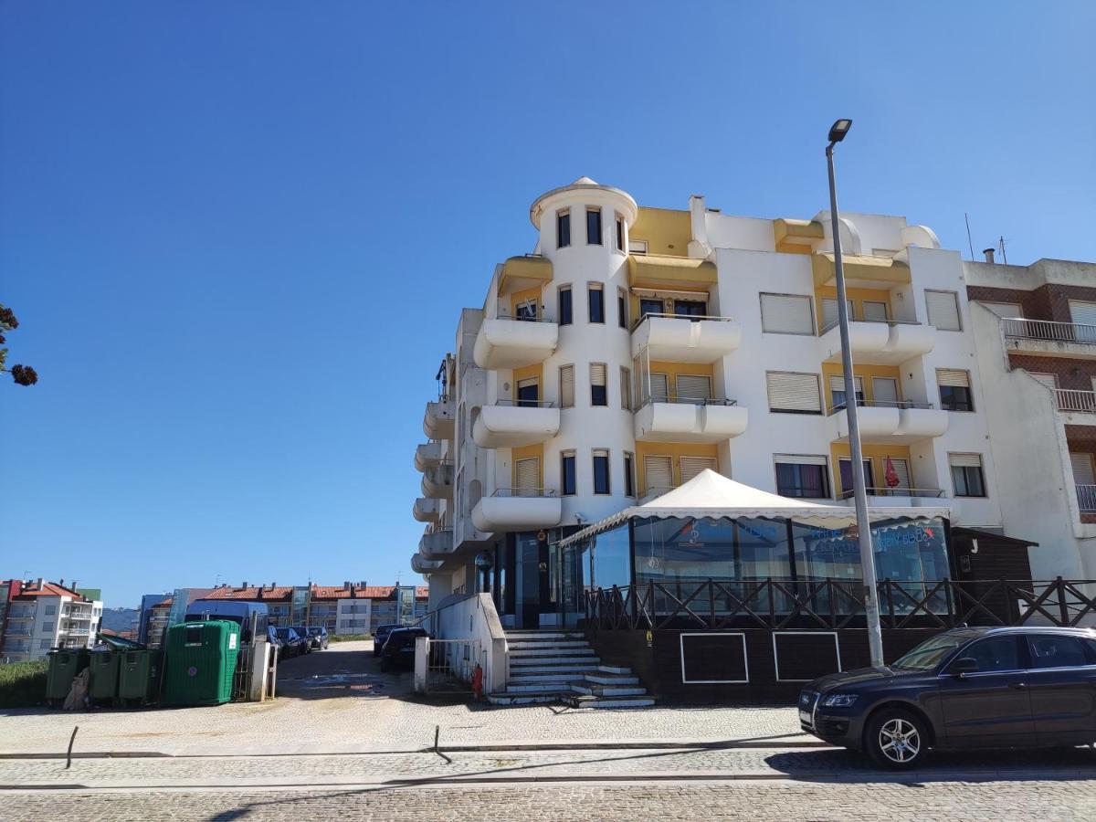 Apartment By The Beach! With Large Balcony! São Martinho do Porto Kültér fotó