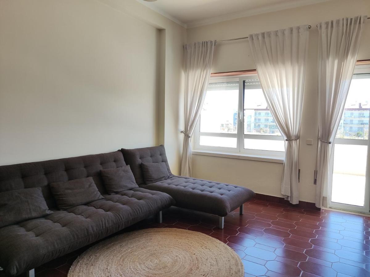 Apartment By The Beach! With Large Balcony! São Martinho do Porto Kültér fotó
